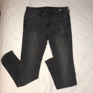 Hollister skinny jeans, still has tags